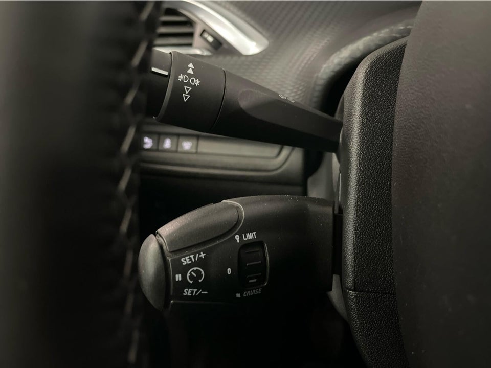 Peugeot 208 1,6 BlueHDi 100 Desire Sky 5d