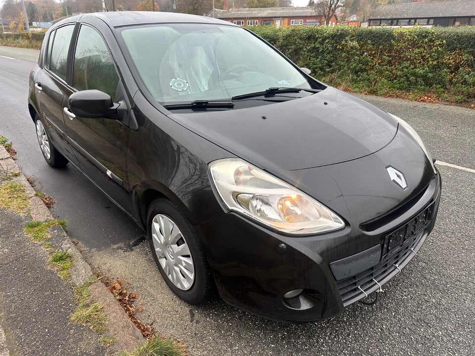 Renault Clio III 1,2 16V TCe Expression 5d