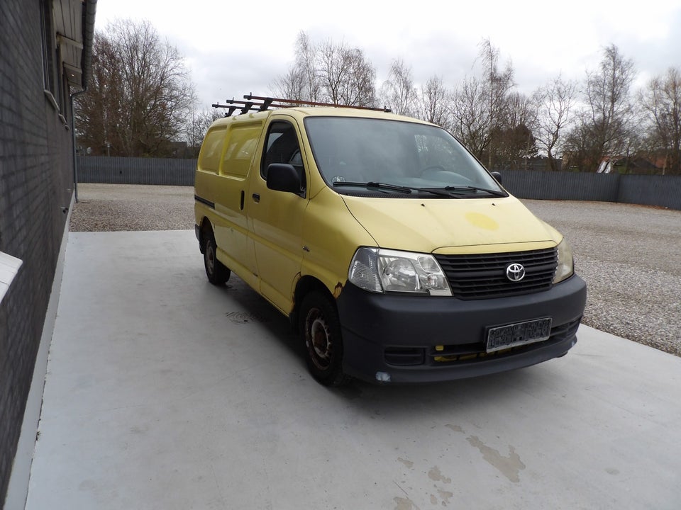 Toyota HiAce 2,5 D-4D 95 kort 4d