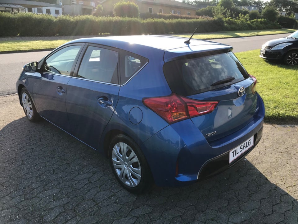 Toyota Auris 1,3 VVT-i T2 5d