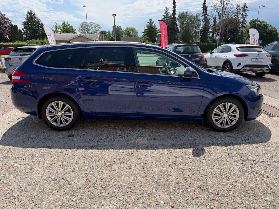 Peugeot 308 1,2 PureTech 130 Selection Sky 5d