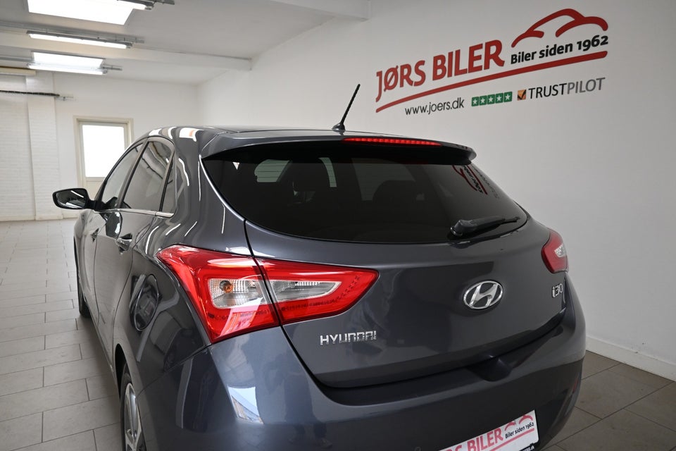 Hyundai i30 1,6 CRDi 110 EM-Edition 5d