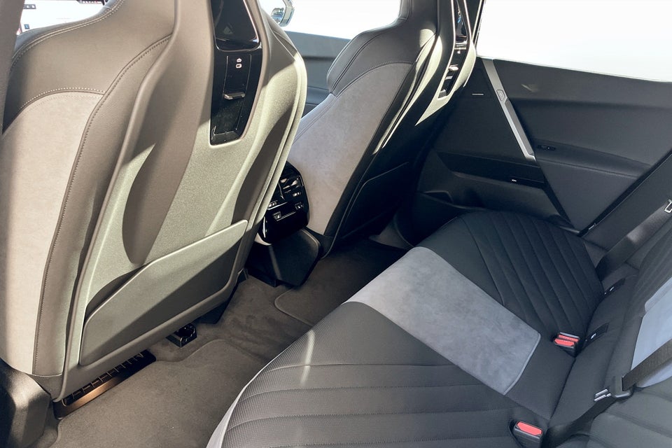 BMW iX xDrive60 Fully Charged 5d