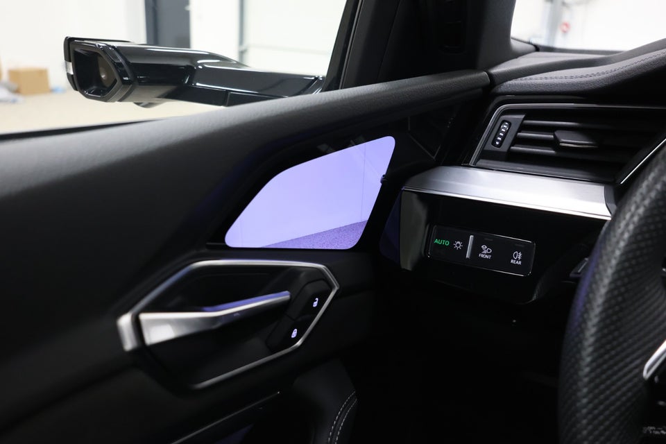 Audi Q8 e-tron 55 S-line quattro 5d