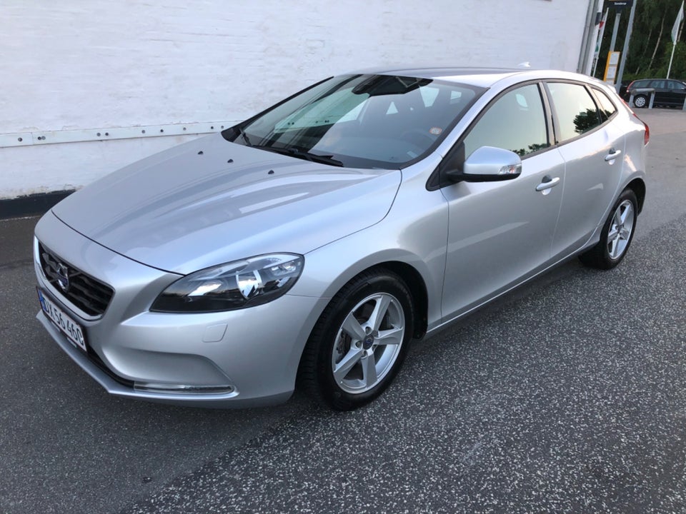 Volvo V40 1,6 T3 150 Kinetic 5d