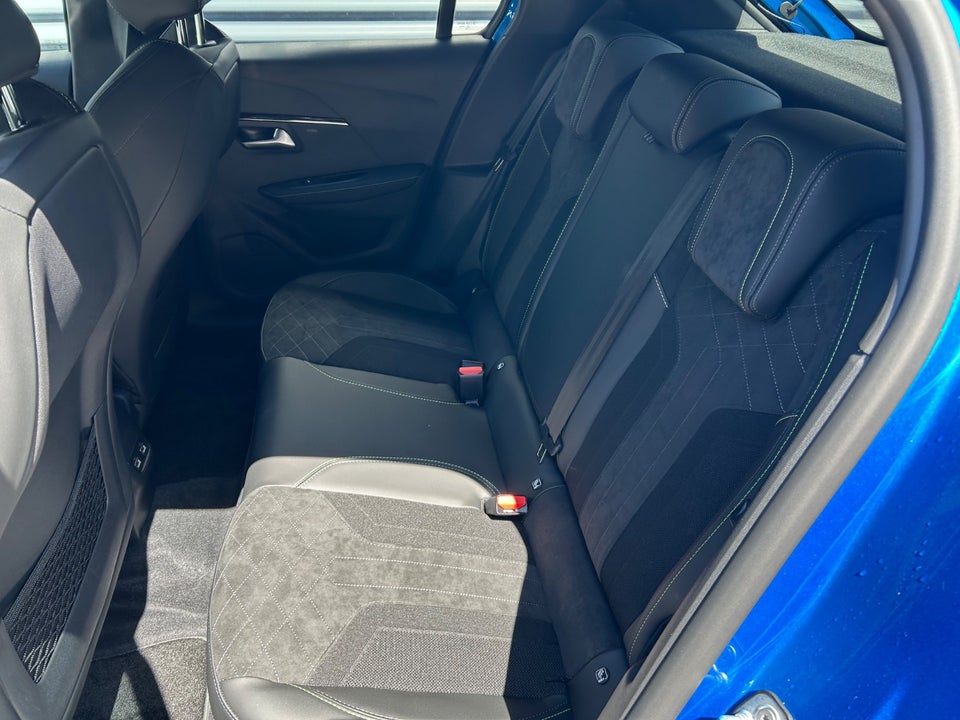 Peugeot e-208 50 GT 5d