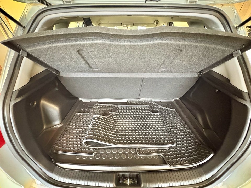 Kia Venga 1,4 CRDi 90 Spring 5d