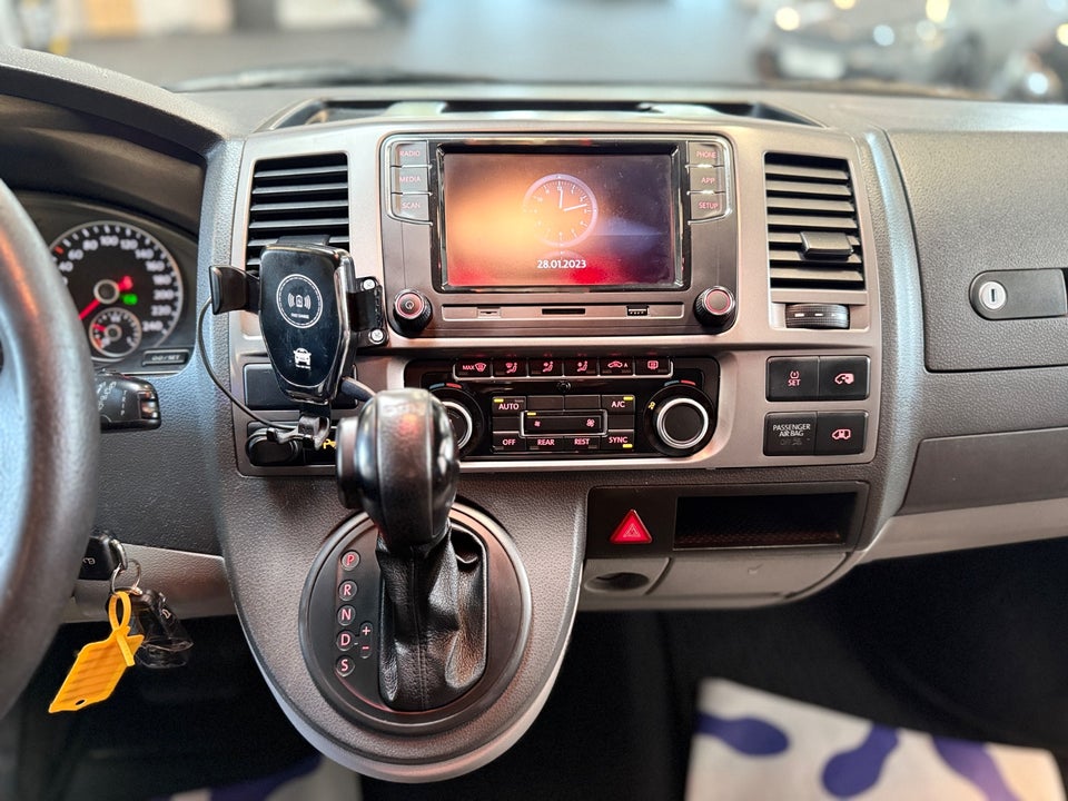 VW Caravelle 2,0 TDi 140 Comfortline DSG lang 4d