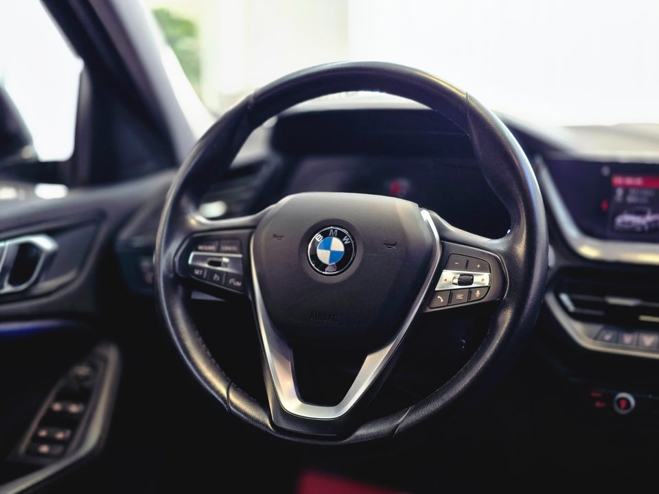 BMW 118i 1,5 Sport Line aut. 5d