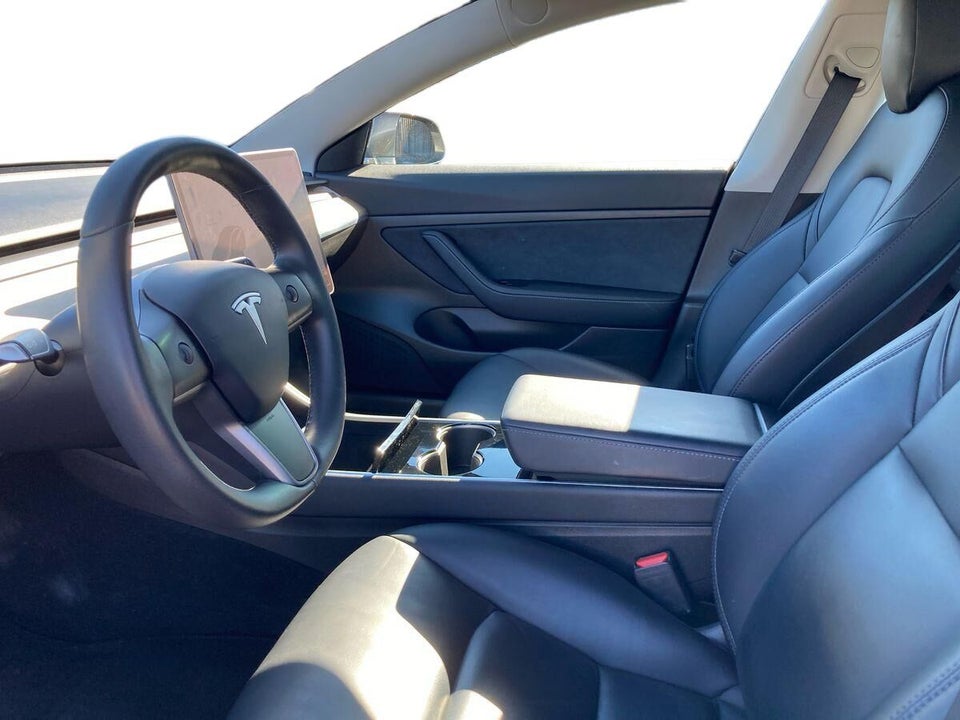 Tesla Model 3 Standard Range+ RWD 4d