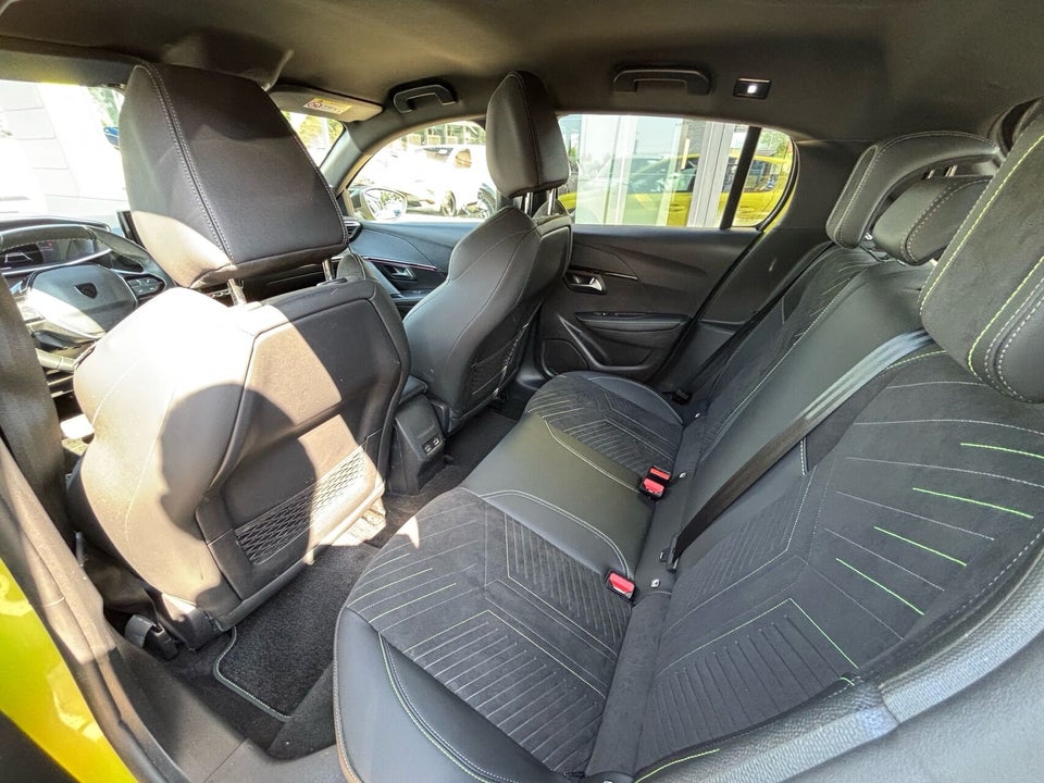 Peugeot e-208 54 GT 5d