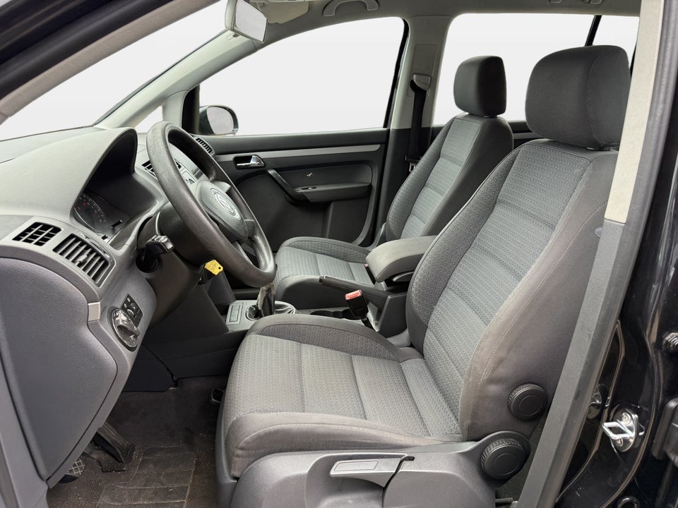 VW Touran 2,0 FSi Trendline 7prs 5d