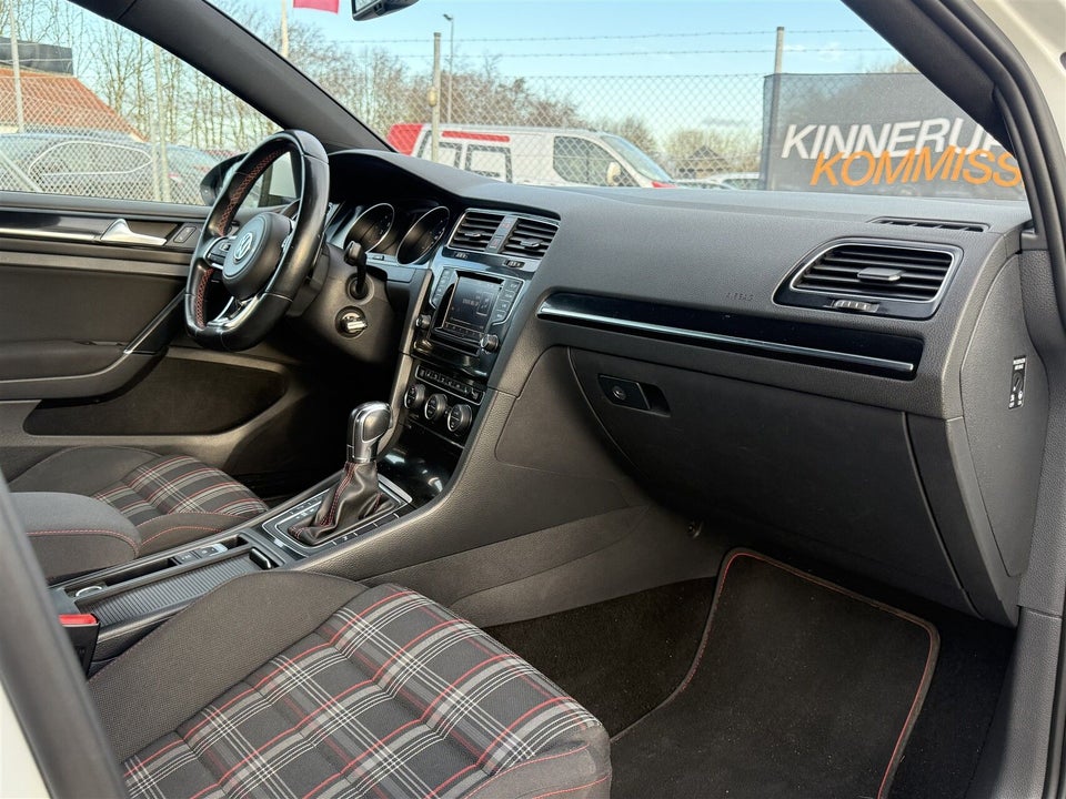 VW Golf VII 2,0 GTi DSG BMT 5d