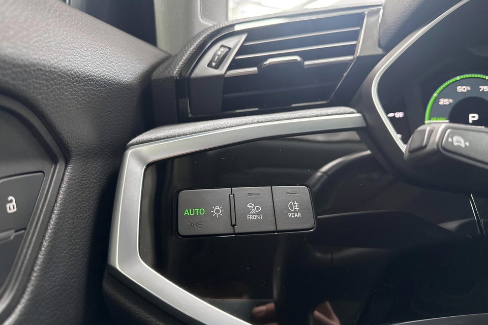 Audi Q3 45 TFSi e Attitude plus S-tr. 5d