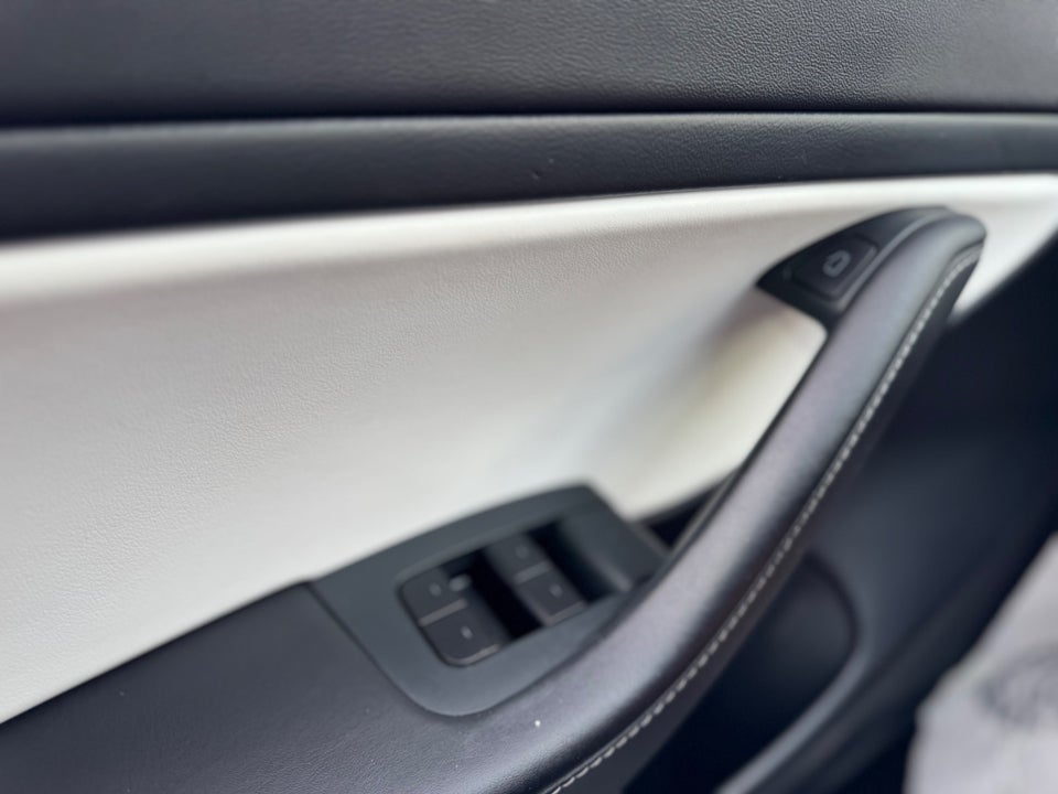 Tesla Model 3 Standard Range+ RWD 4d