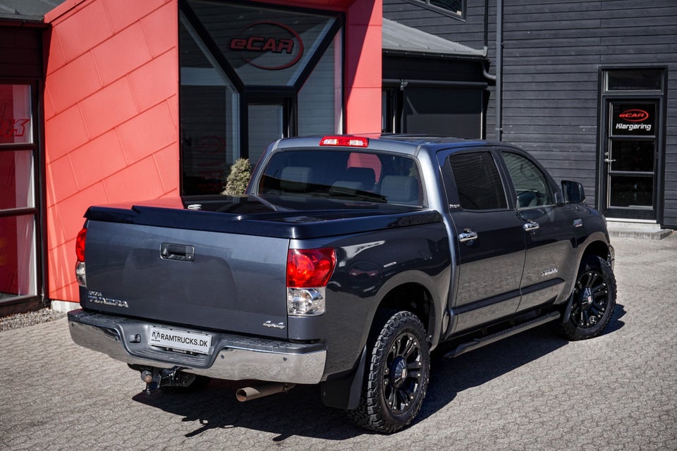 Toyota Tundra 5,7 V8 i-Force CrewMax TRD 4d