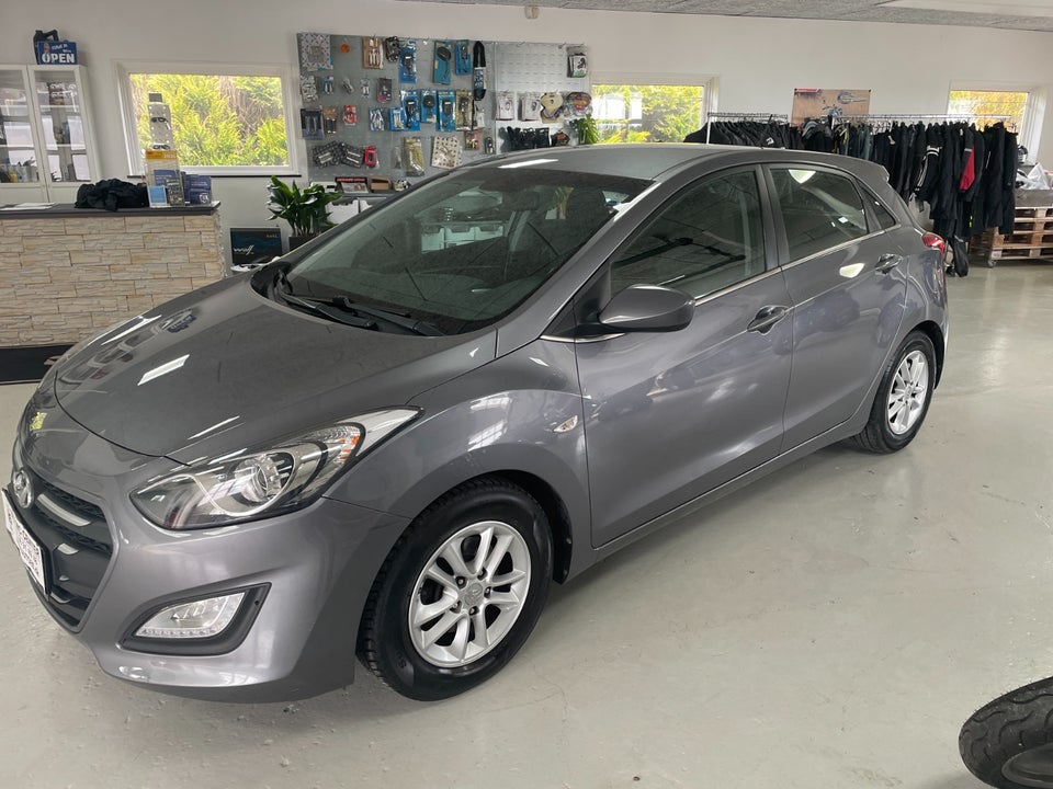 Hyundai i30 1,6 GDi Premium 5d