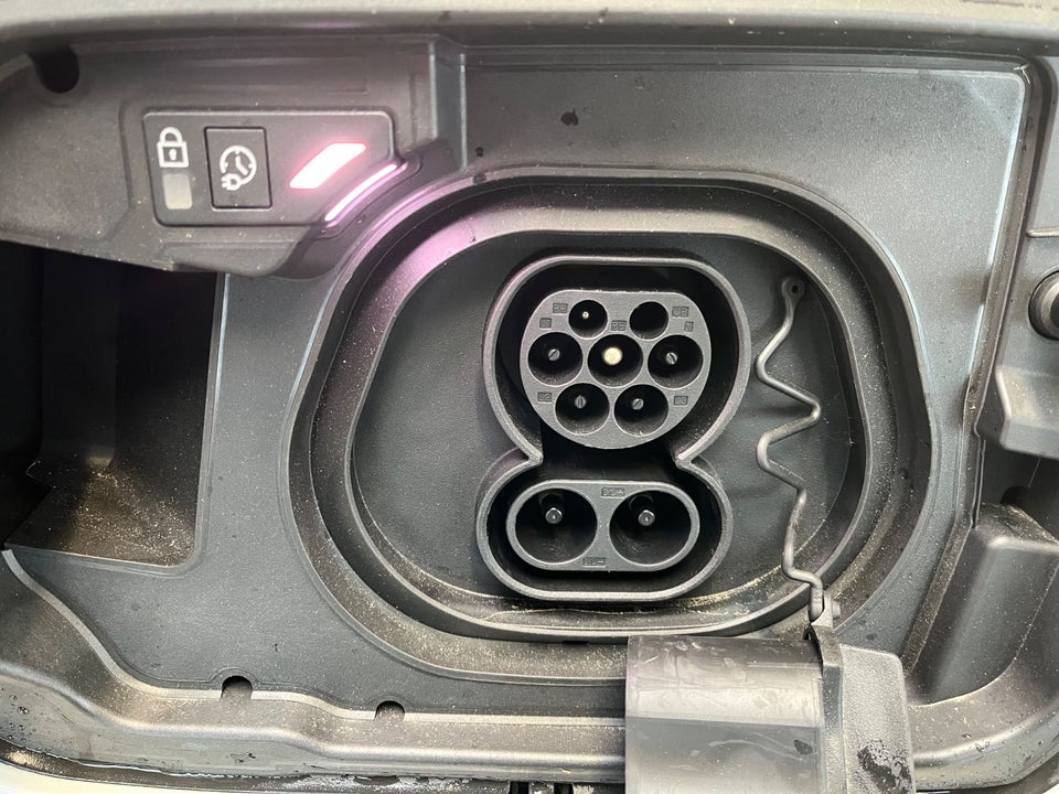 Peugeot e-3008 77 GT Pack 5d