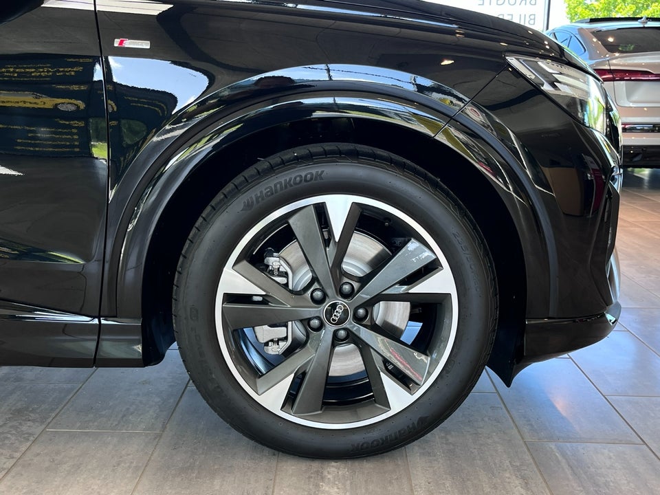 Audi Q4 e-tron 45 S-line quattro 5d