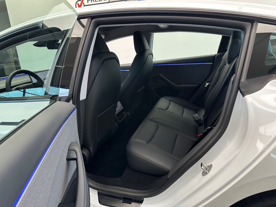 Tesla Model 3 RWD 4d