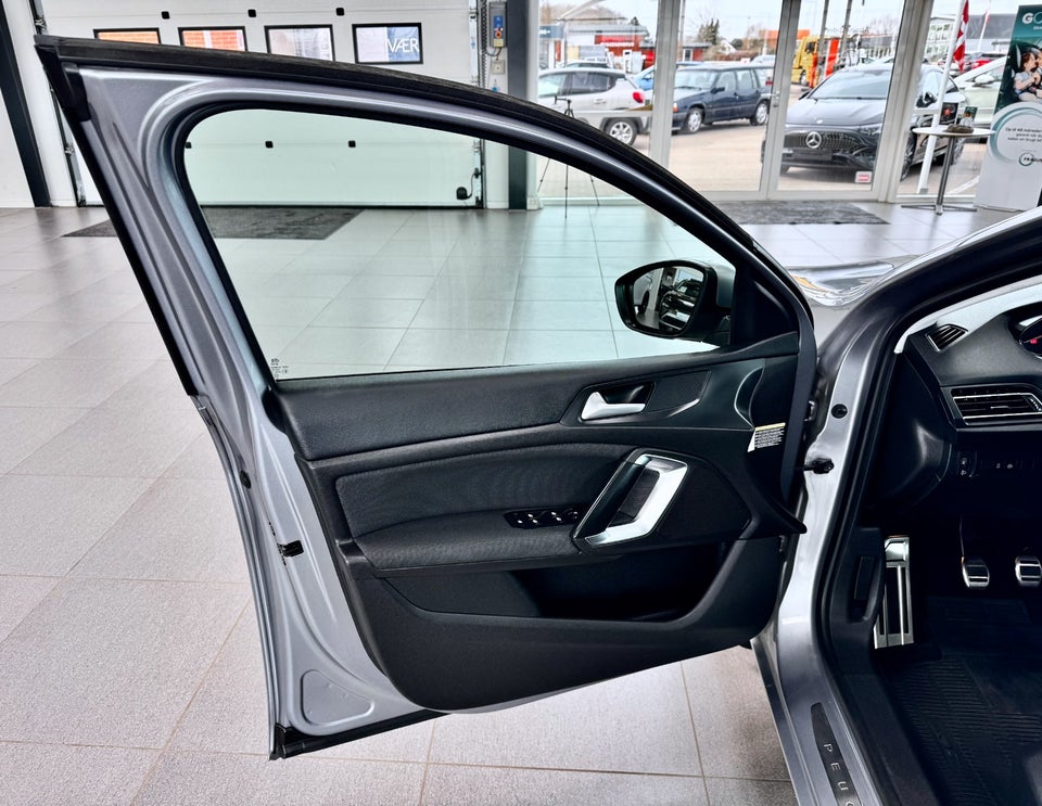 Peugeot 308 1,6 BlueHDi 120 Selection Sky SW 5d