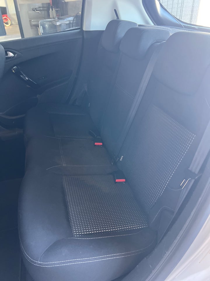 Peugeot 208 1,2 VTi 82 Allure 5d