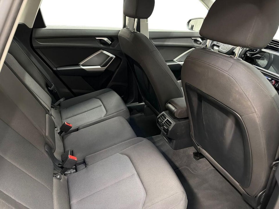 Audi Q3 45 TFSi e Attitude plus S-tr. 5d