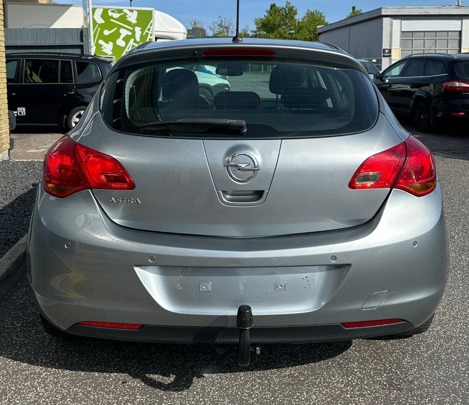 Opel Astra 1,6 Enjoy 5d