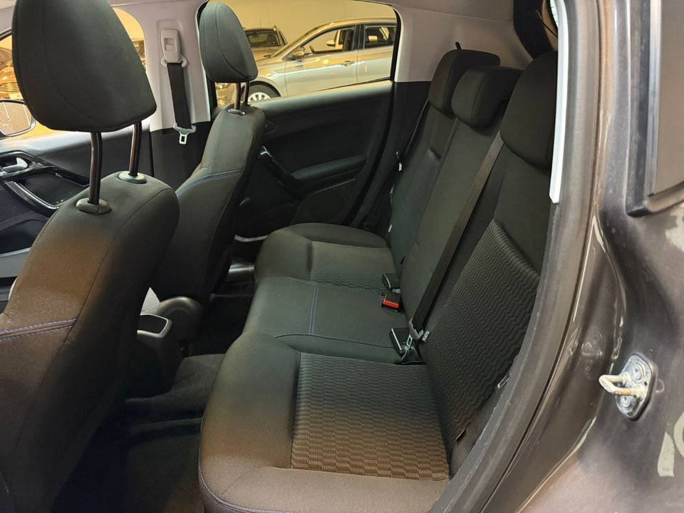 Peugeot 208 1,5 BlueHDi 100 Signature Sky 5d