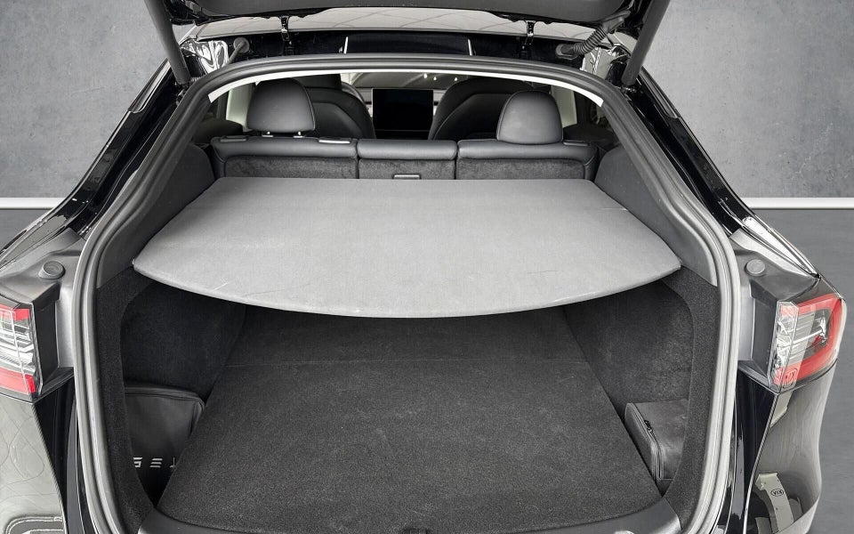 Tesla Model Y Long Range AWD 5d