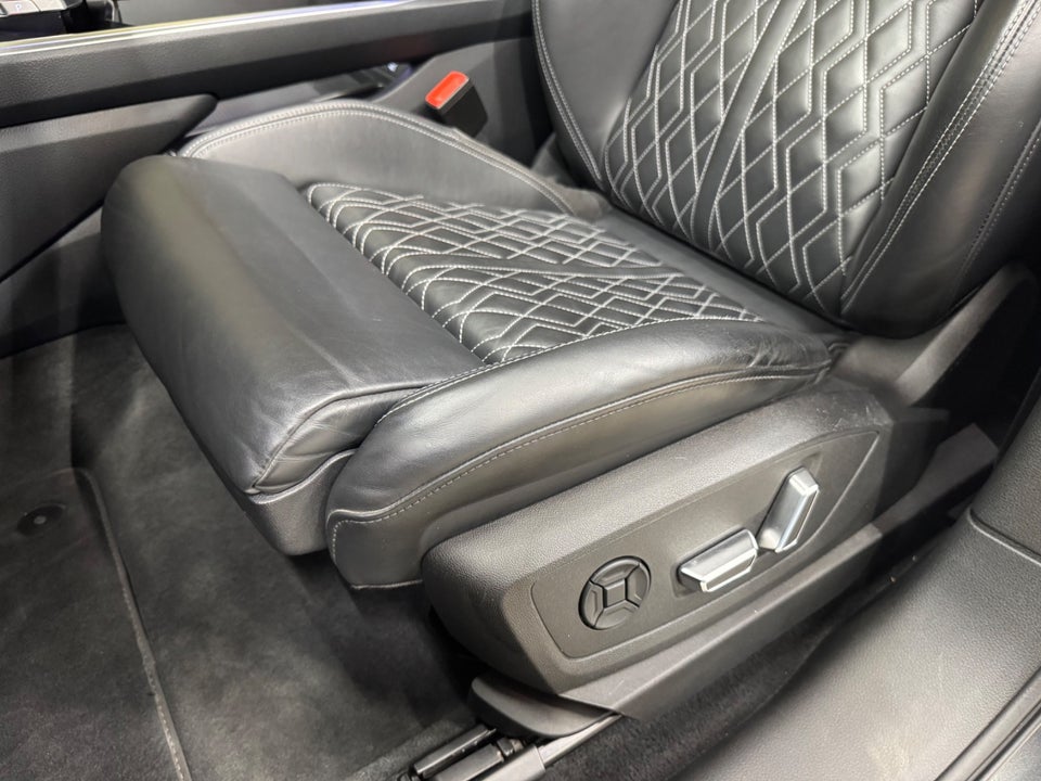 Audi e-tron 55 S-line Sportback quattro 5d