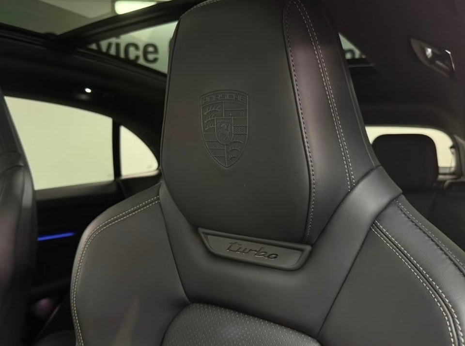 Porsche Macan Turbo 5d
