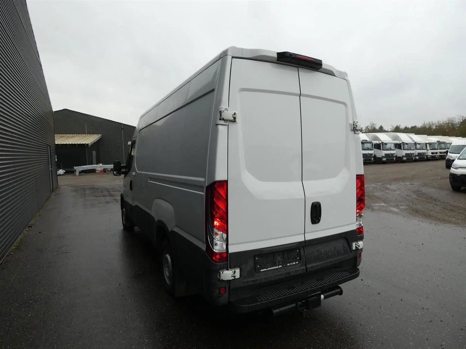 Iveco Daily 2,3 35S16 12m³ Van AG8