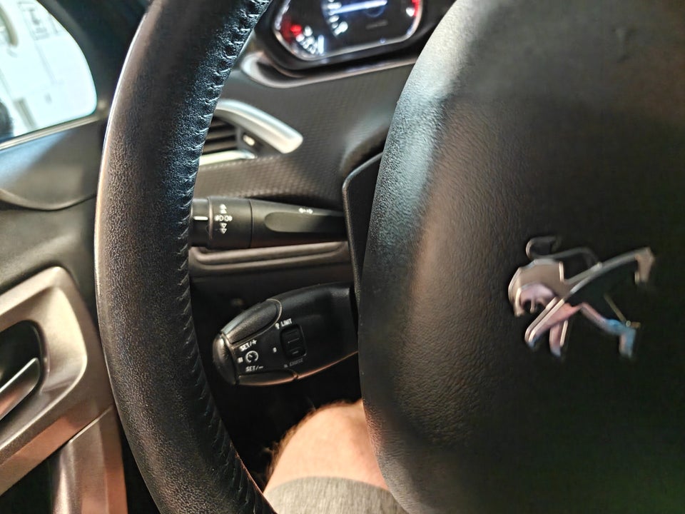 Peugeot 2008 1,2 VTi 82 Active Motion 5d