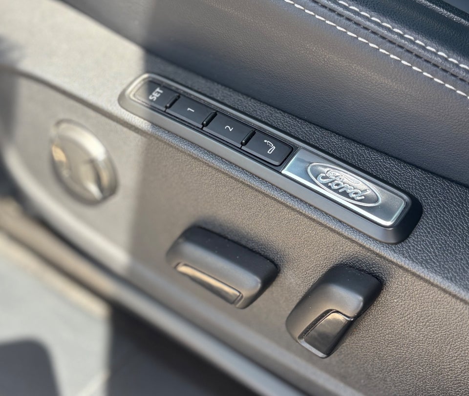 Ford Explorer 77 Premium Extended Range 5d
