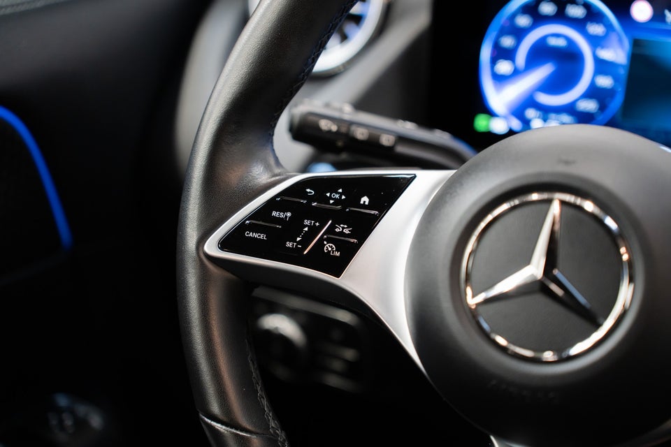 Mercedes EQA300 Progressive Advance 4Matic 5d