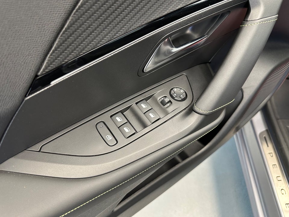 Peugeot e-2008 50 GT 5d
