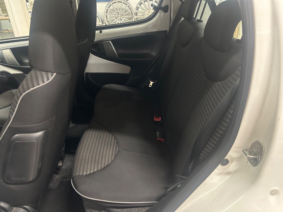 Peugeot 107 1,0 Champion Air 5d