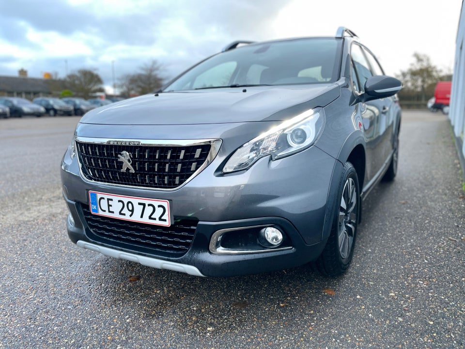 Peugeot 2008 1,6 BlueHDi 100 Selection Sky 5d