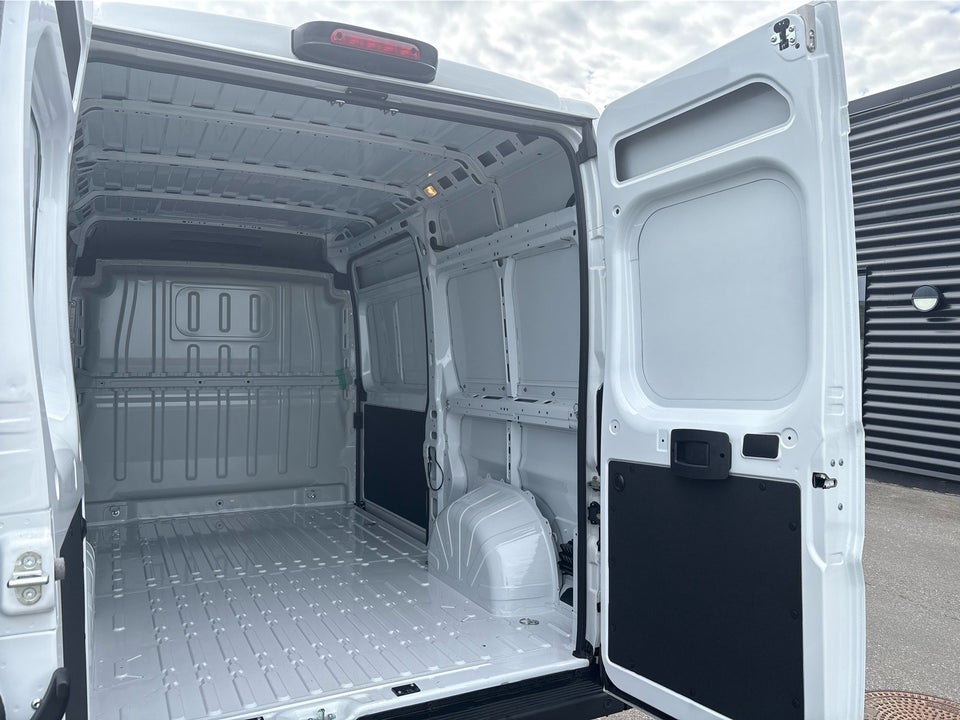 Peugeot Boxer 435 2,2 BlueHDi 165 L2H2 Premium
