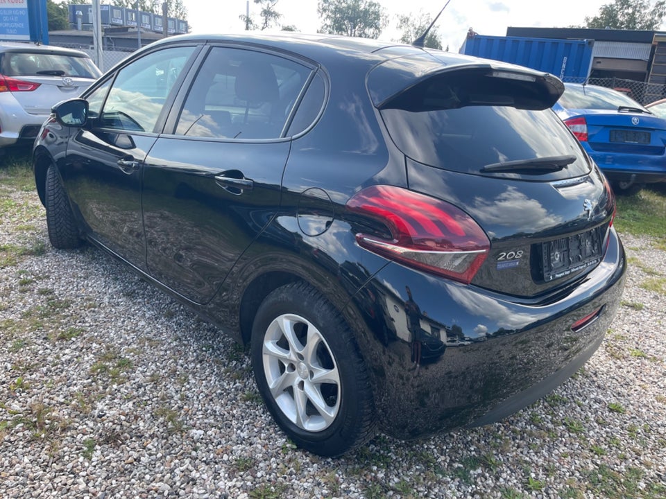 Peugeot 208 1,2 VTi 82 Envy Sky 5d