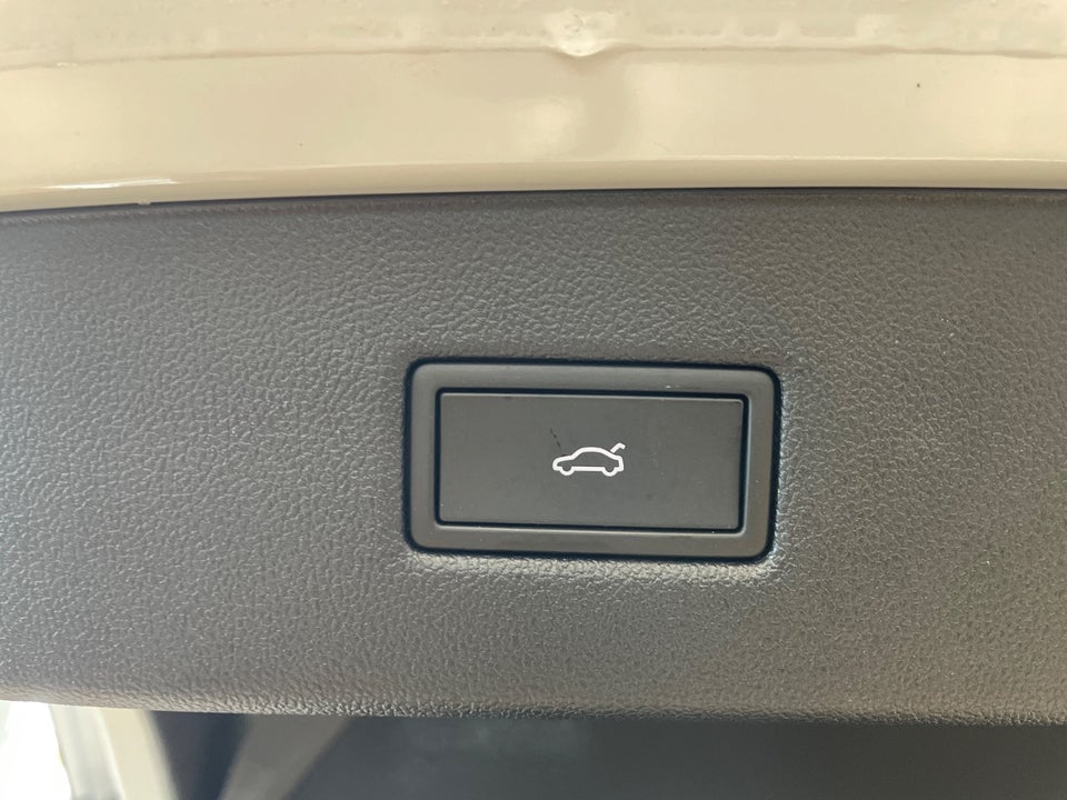 Ford Capri 82 Premium Extended Range 5d