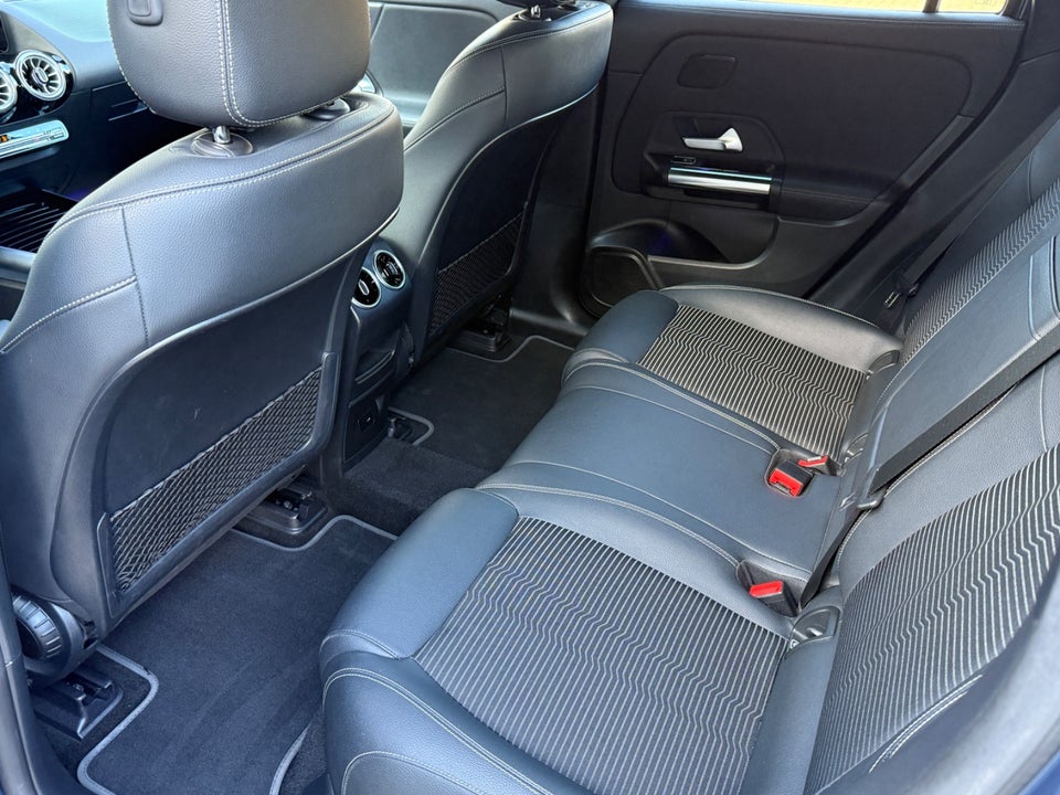 Mercedes EQA300 Progressive 4Matic 5d