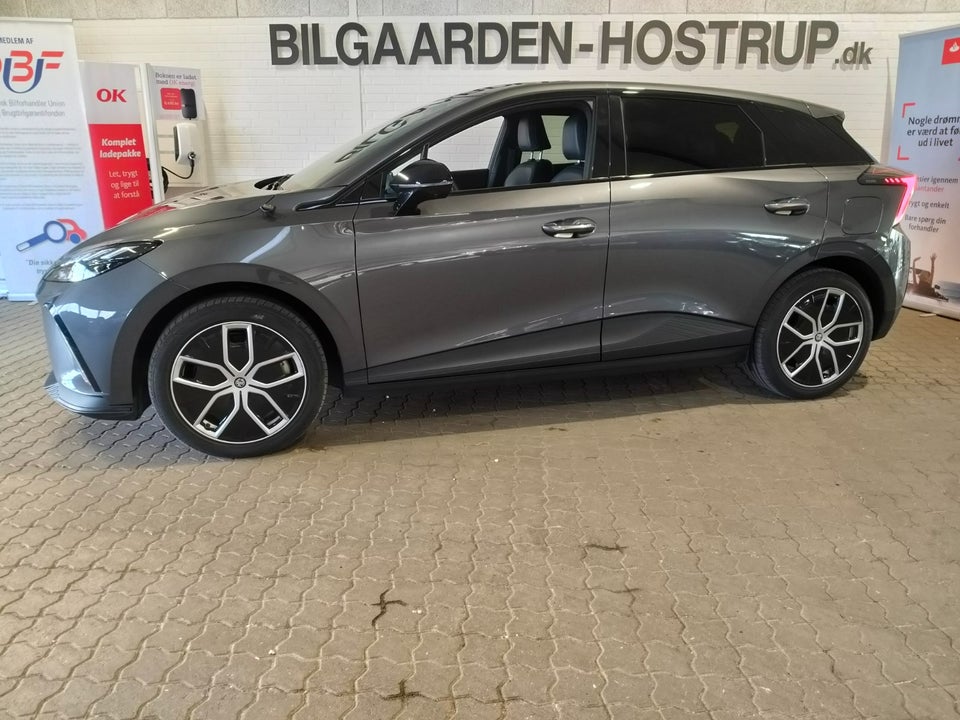 MG 4 77 Luxury Extended Range 5d