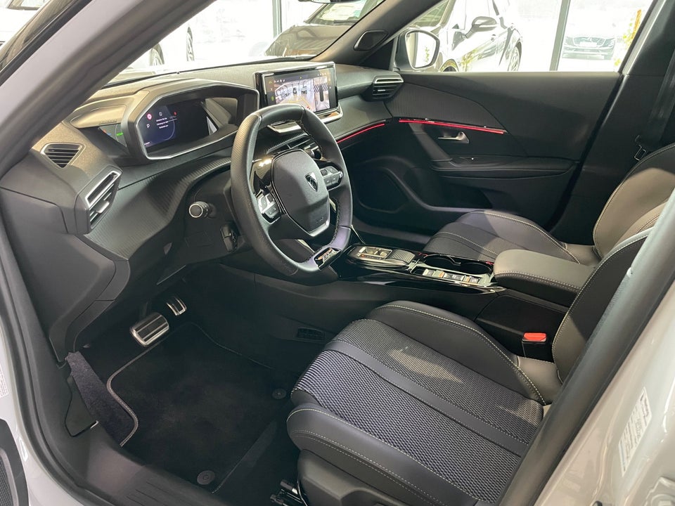 Peugeot e-2008 50 GT 5d