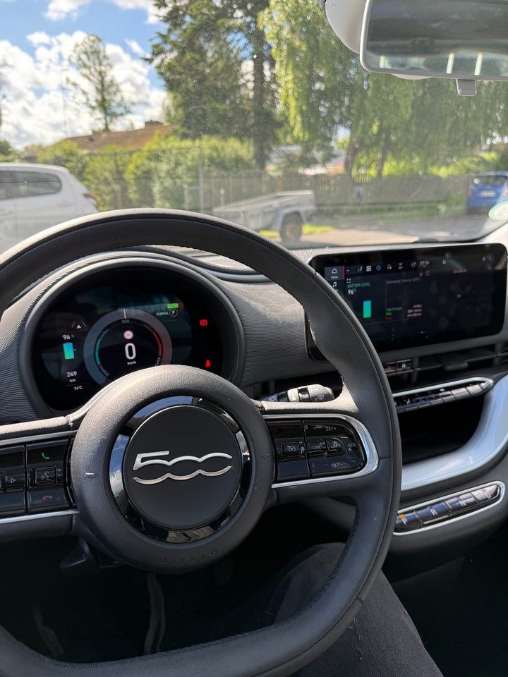 Fiat 500e 42 Icon Sky 3d