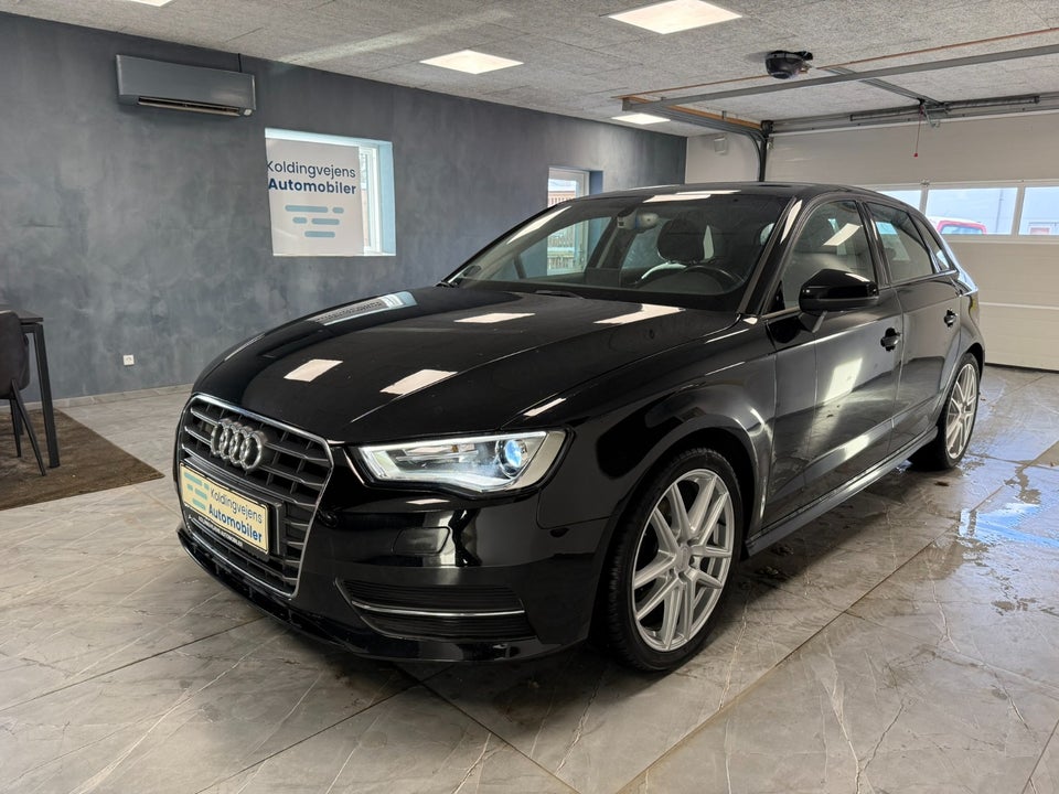 Audi A3 1,6 TDi 110 Ultra Attraction 4d