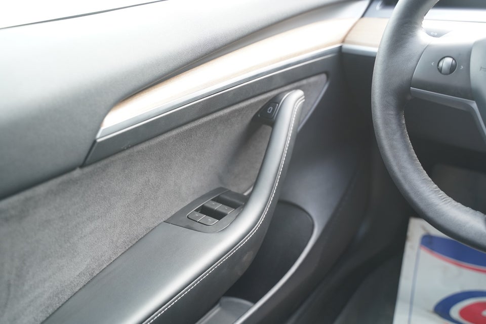 Tesla Model 3 RWD 4d