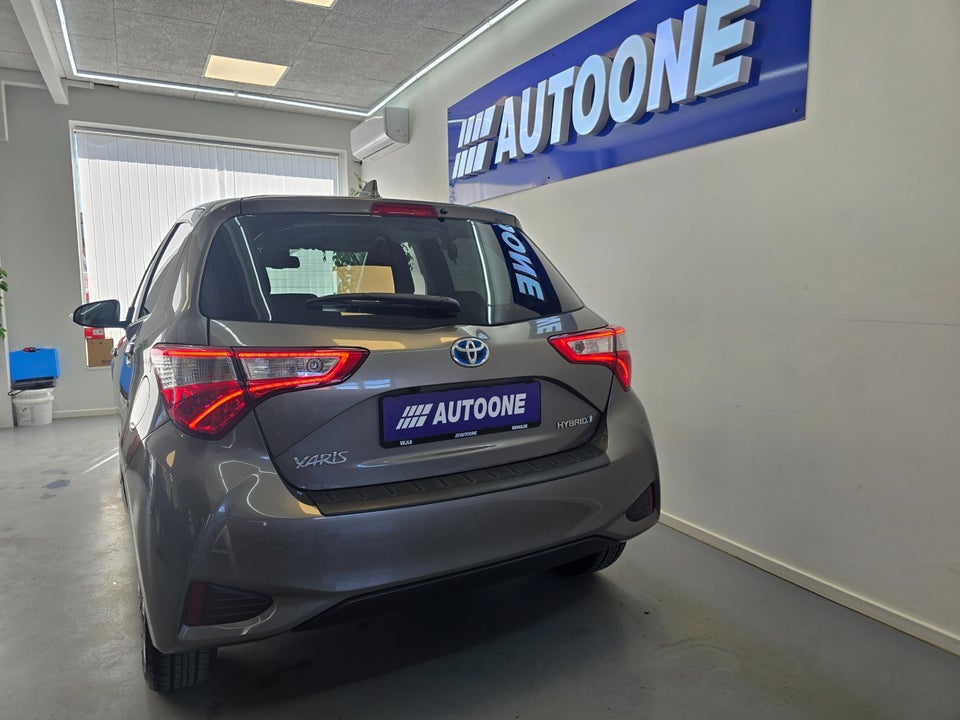 Toyota Yaris 1,5 Hybrid H3 Limited Smart e-CVT 5d