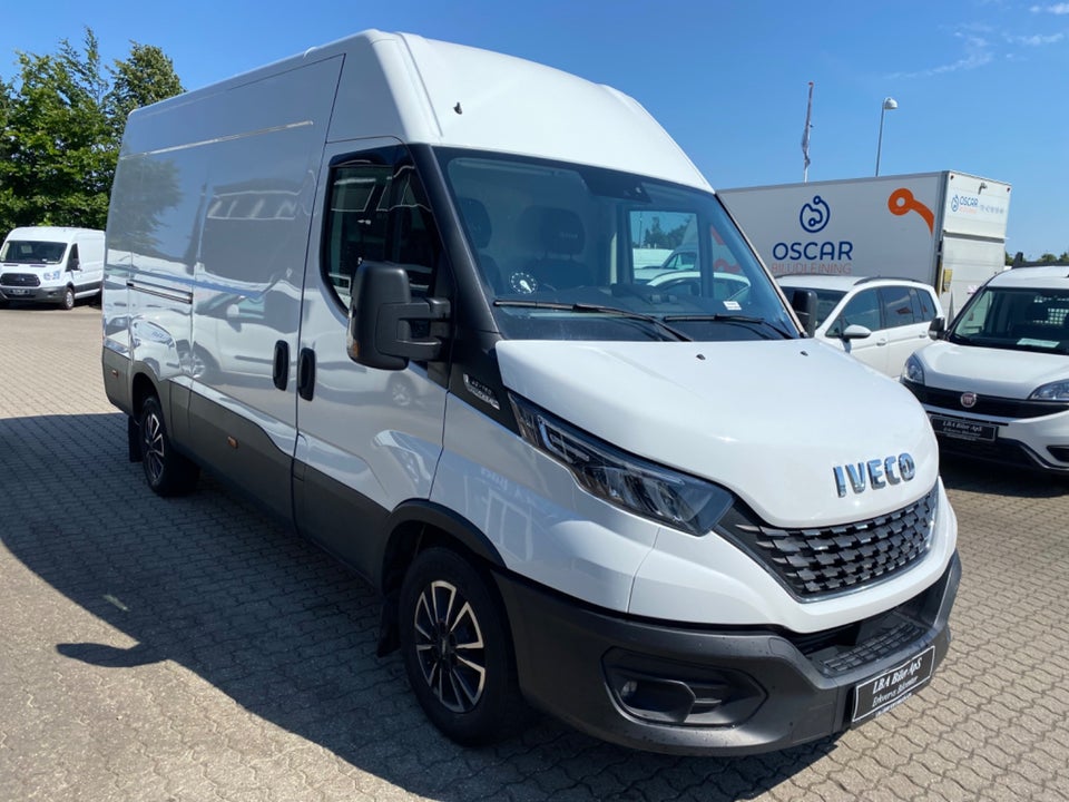 Iveco Daily 2,3 35S16 12m³ Van AG8